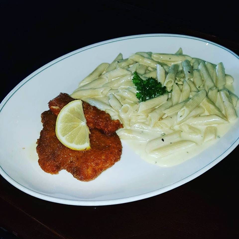 Order Lemon Chicken with Fettuccine Alfredo - Pasta food online from Numero Uno Pizza (Mid-Wilshire) store, Los Angeles on bringmethat.com