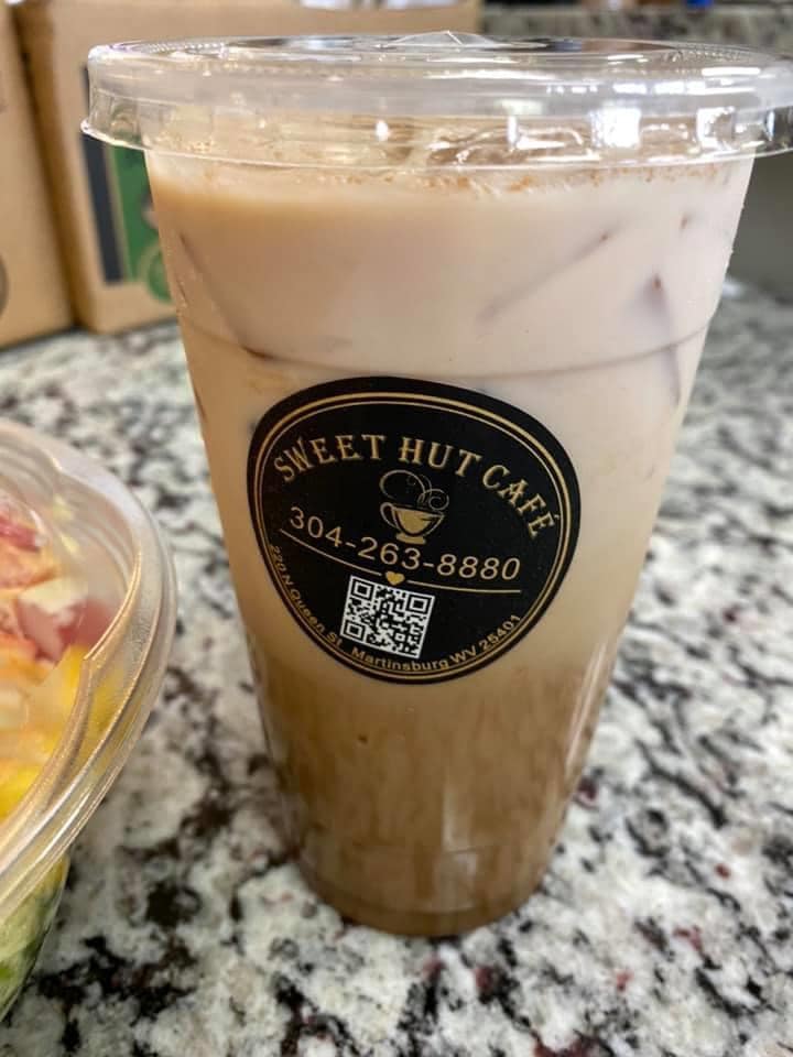 Order B12. Strawberry Bubble Tea food online from Sweet Hut Cafe store, Martinsburg on bringmethat.com