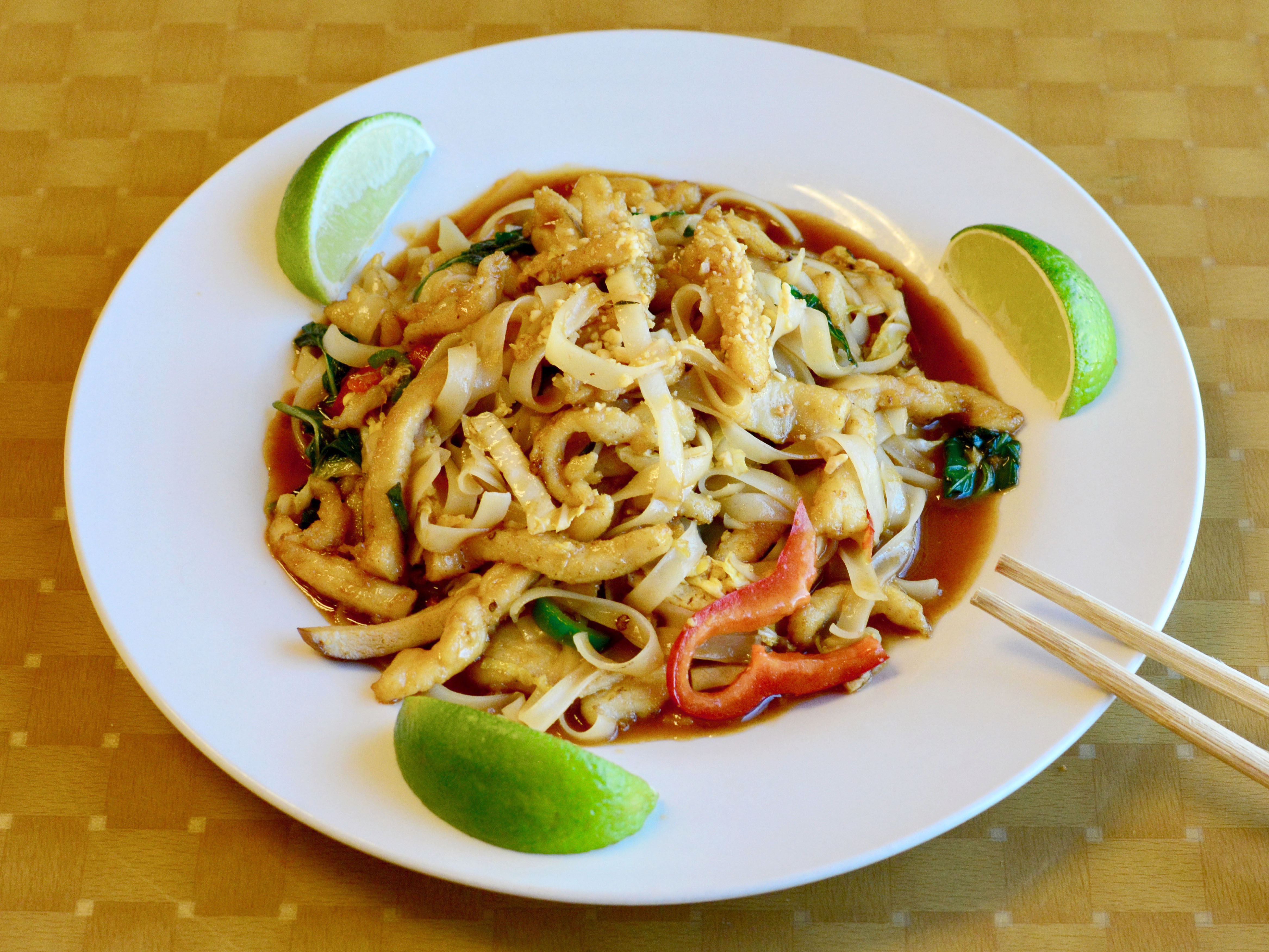 Order N15. Chicken Pad Thai food online from Royal Golden Chinese Restaurant store, Herndon on bringmethat.com