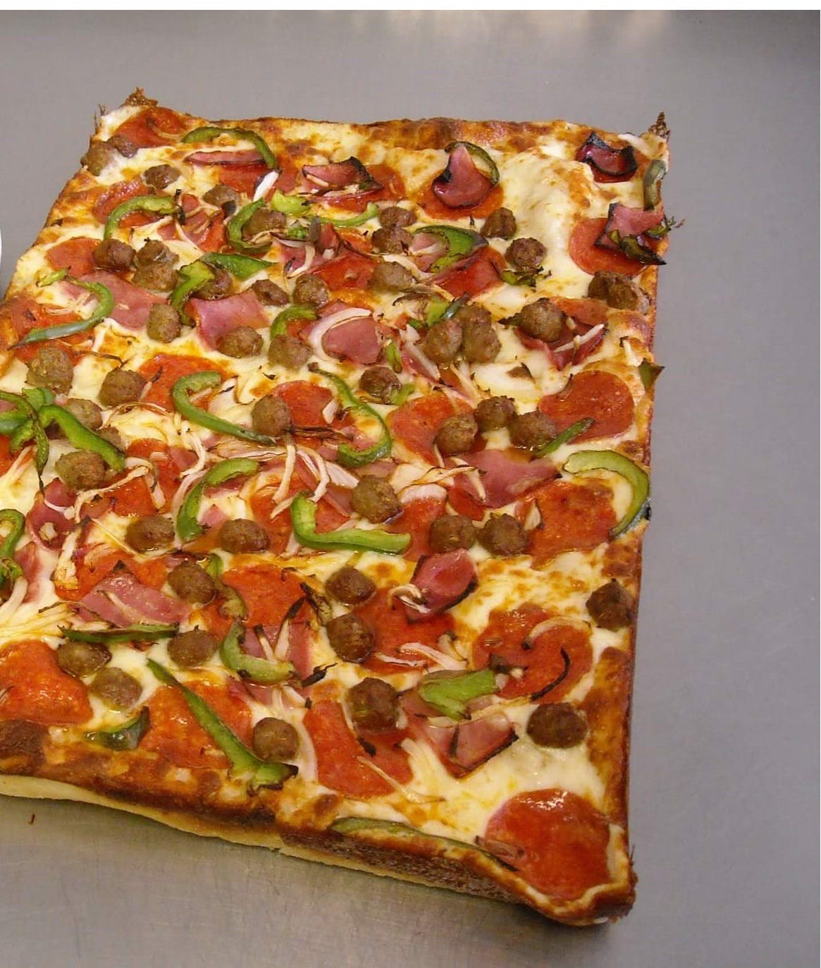 Order Deluxe Square Pizza - Large food online from Valentino's Pizza store, Livonia on bringmethat.com