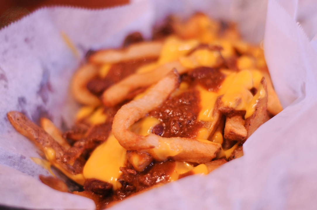 Order Chilli Cheese Fries (Non Halal) food online from Slim's store, Chicago on bringmethat.com