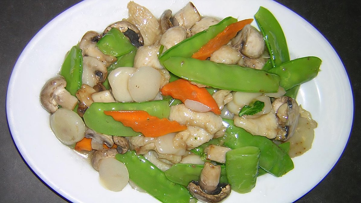 Order Moo Goo Gai Pan food online from Hot Wok store, Fort Mitchell on bringmethat.com