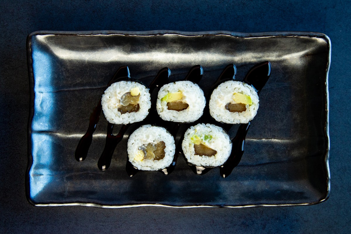 Order UNAMI MAKI food online from Blue Sushi Sake Grill store, Lincoln on bringmethat.com