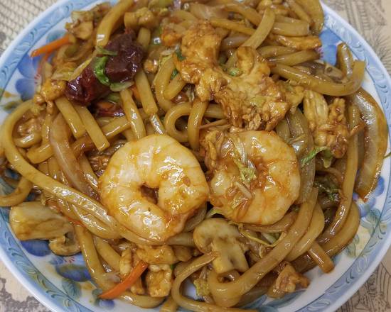 Order House Special Yaki Udon food online from New Great Wall store, South Orange on bringmethat.com