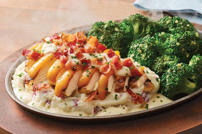 Order Sizzlin’ Cheddar Bacon & Chicken Skillet food online from Applebee store, St. George on bringmethat.com