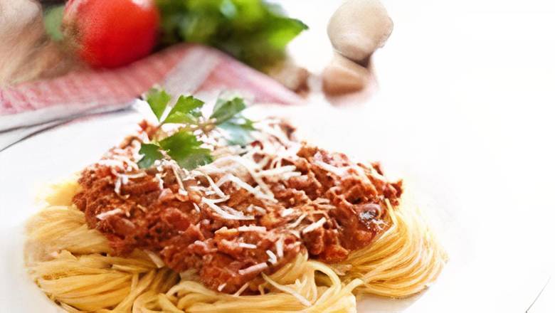 Order Spag w/ Meat Sauce food online from Pizza Express store, Chester on bringmethat.com