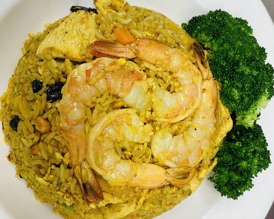 Order Pineapple Fried Rice food online from Silk Thai Hagerstown store, Hagerstown on bringmethat.com