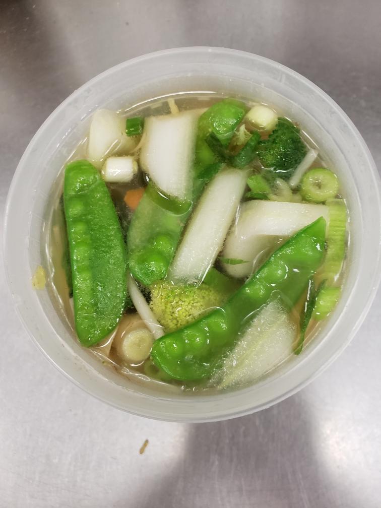 Order 21. Vegetable Soup food online from King Wok Gourmet Asian store, Chicago on bringmethat.com