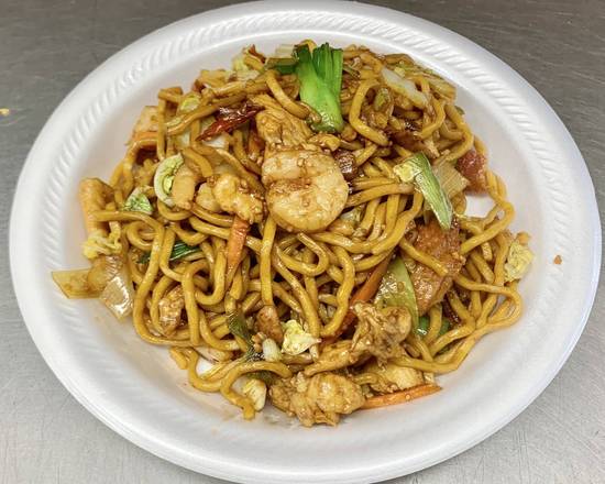 Order House Special Lo Mein food online from East China store, Winston-Salem on bringmethat.com