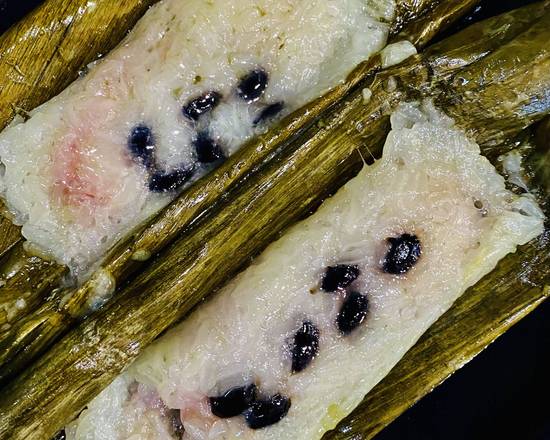 Order Sticky Rice Stuffed with Banana food online from Hello Thai store, Chicago on bringmethat.com
