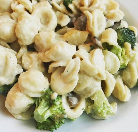 Order Pasta con Broccoli food online from Amighetti Late Night store, St. Louis on bringmethat.com