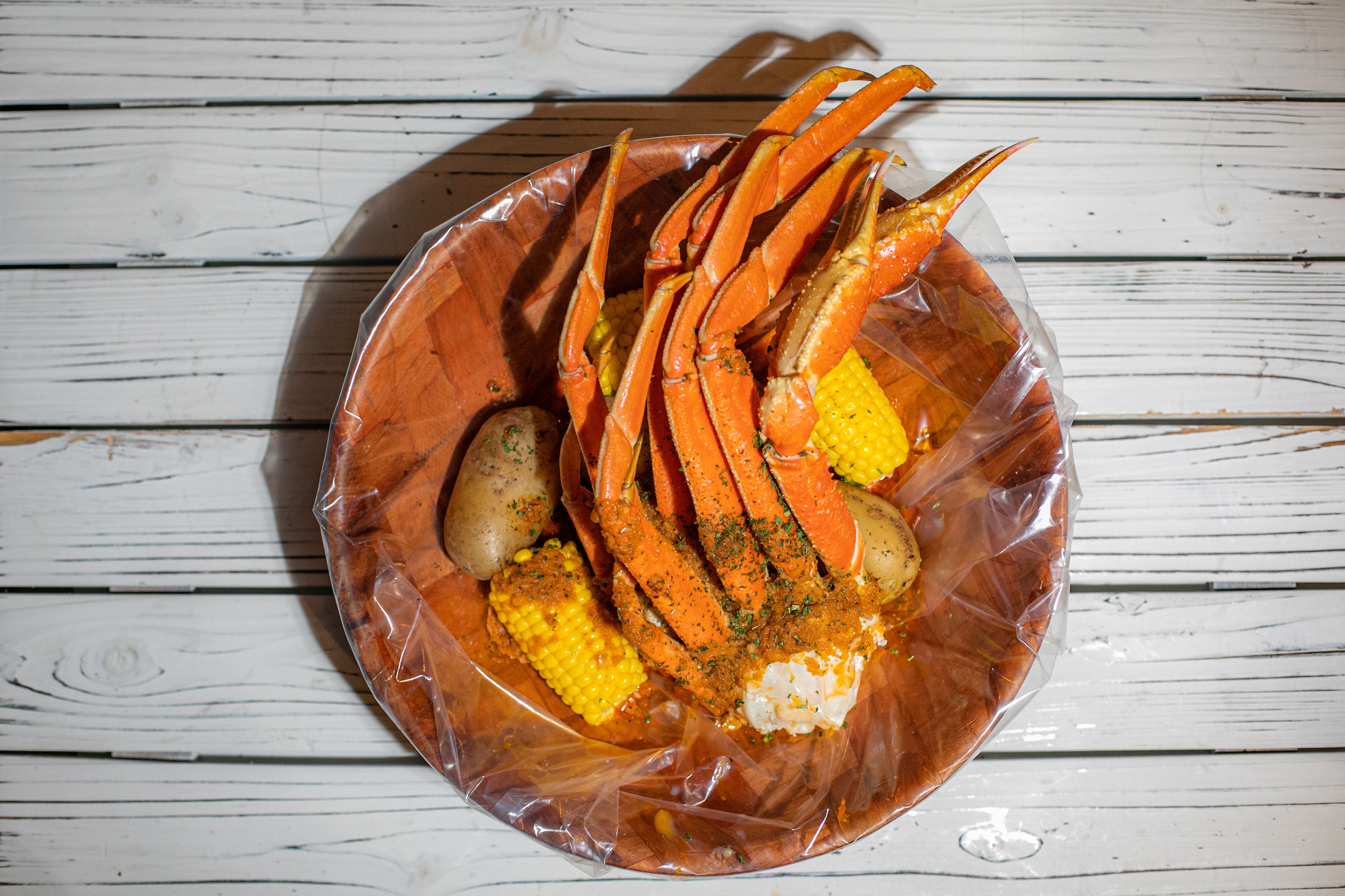 Order 1 lb. Snow Crab Legs food online from Ben's Crab store, Uniondale on bringmethat.com