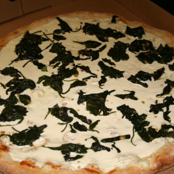 Order Fresh Spinach White Pizza food online from Fernanda Ny Pizza store, Studio City on bringmethat.com