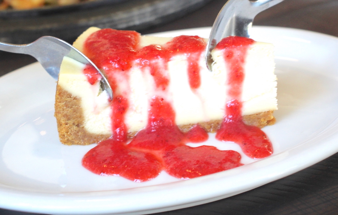 Order Strawberry Cheesecake  food online from Alamo Cafe store, San Antonio on bringmethat.com