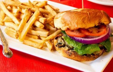Order Classic Chicken Sandwich food online from Spaghetti Warehouse store, Syracuse on bringmethat.com