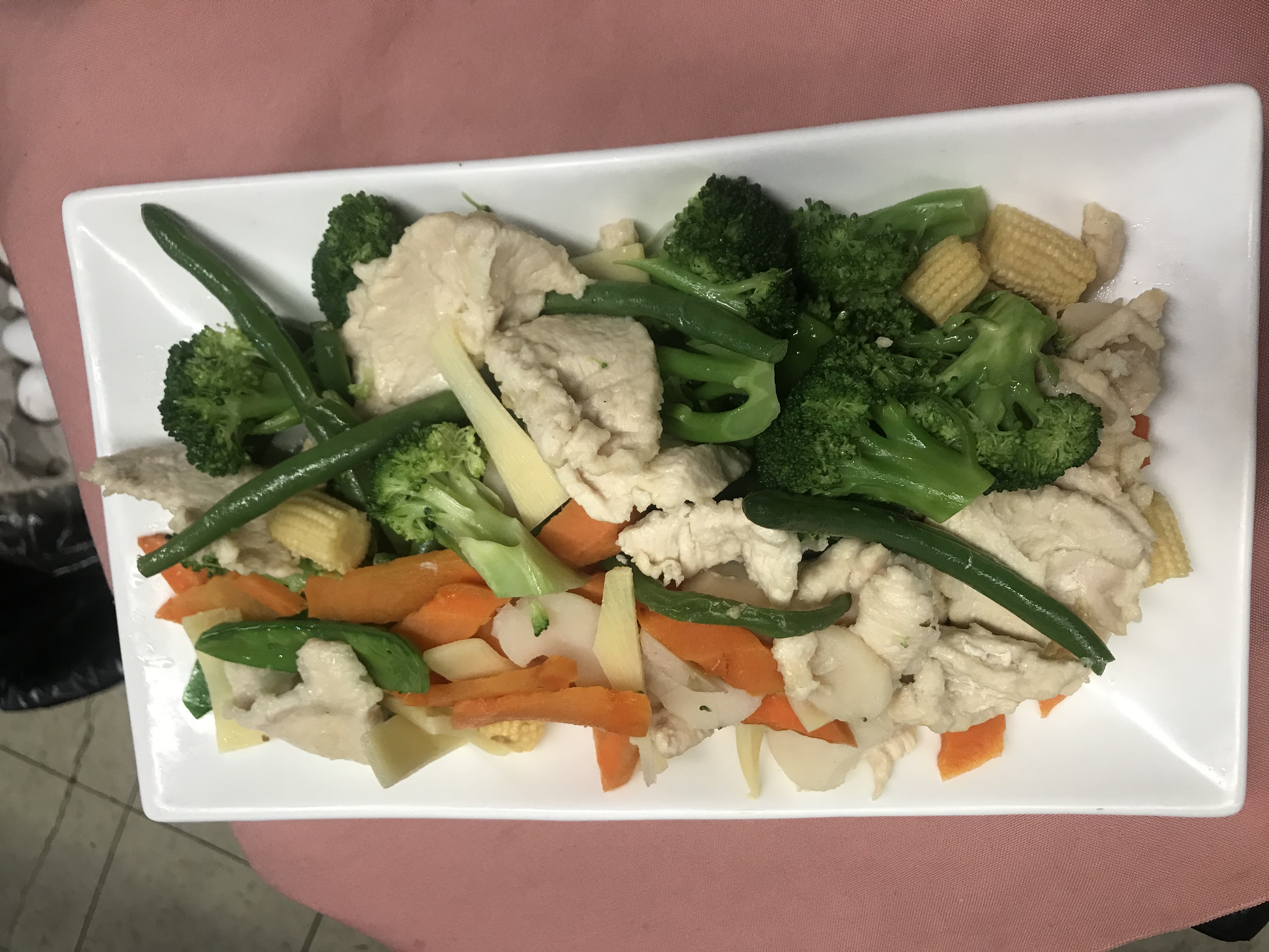 Order HL4. Steamed Chicken with Vegetable food online from Wing Wah Restaurant store, Pikesville on bringmethat.com