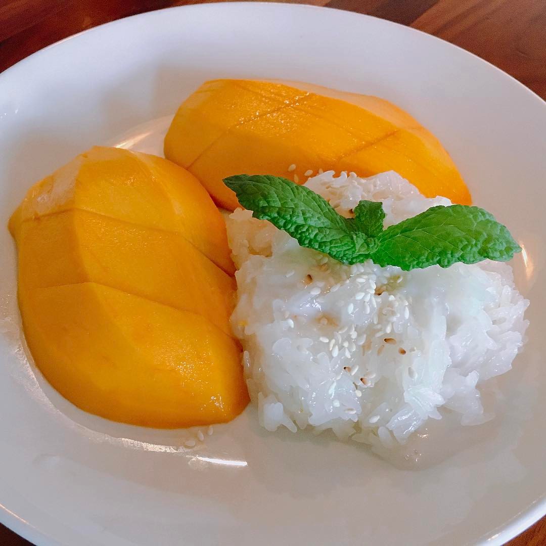 Order Mango Sticky Rice food online from Aroi Thai store, San Diego on bringmethat.com