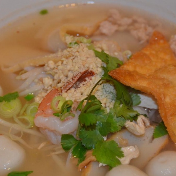 Order House Tom Yum Noodles Special food online from Thai Dishes,El Segundo store, Inglewood on bringmethat.com