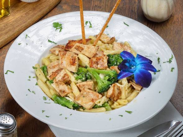 Order Cavatelli & Broccoli with Chicken Pasta food online from Whippany Pizza Restaurant & Catering store, Morris County on bringmethat.com