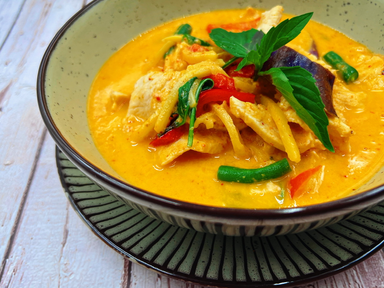 Order RED CURRY food online from Thai Diva Cuisine store, Woodside on bringmethat.com