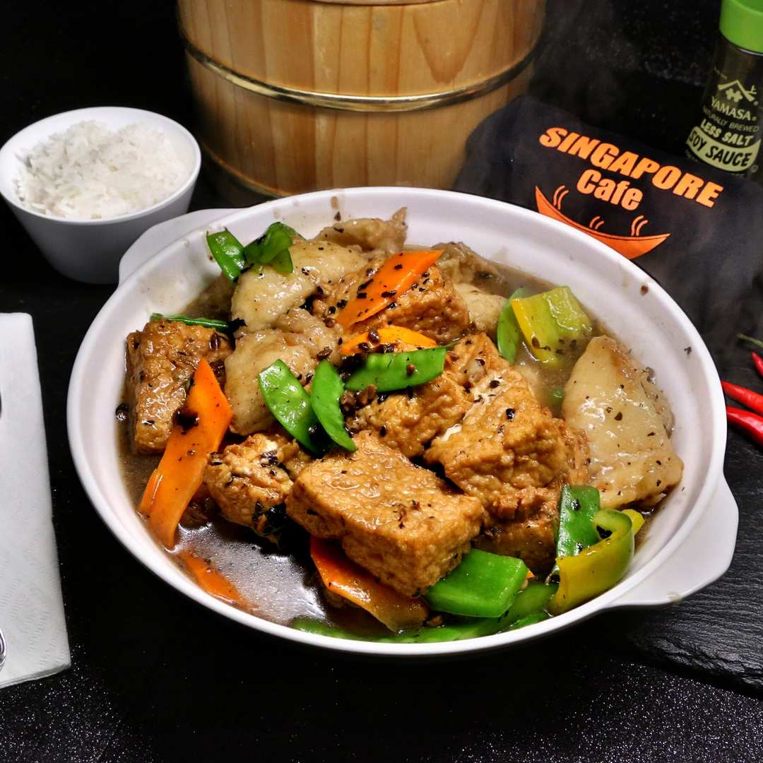 Order S6. Tofu with Fish Fillets in Black Bean Sauce food online from Singapore Cafe store, Sugar Land on bringmethat.com