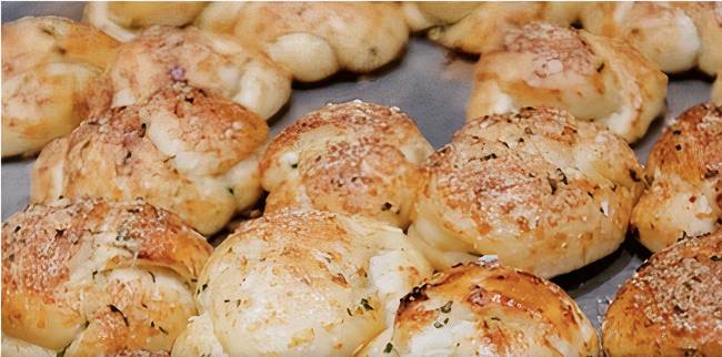 Order Garlic Knots food online from Gioia Pizzeria store, San Francisco on bringmethat.com