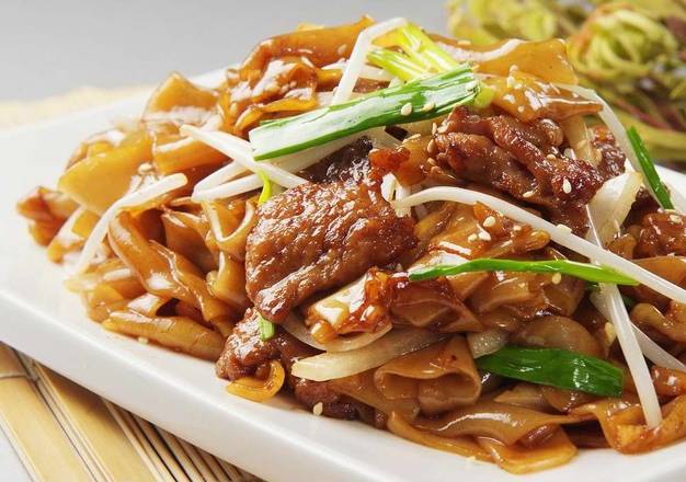 Order Beef Chow Foon.      . 干炒牛河 food online from China Boy store, Washington on bringmethat.com