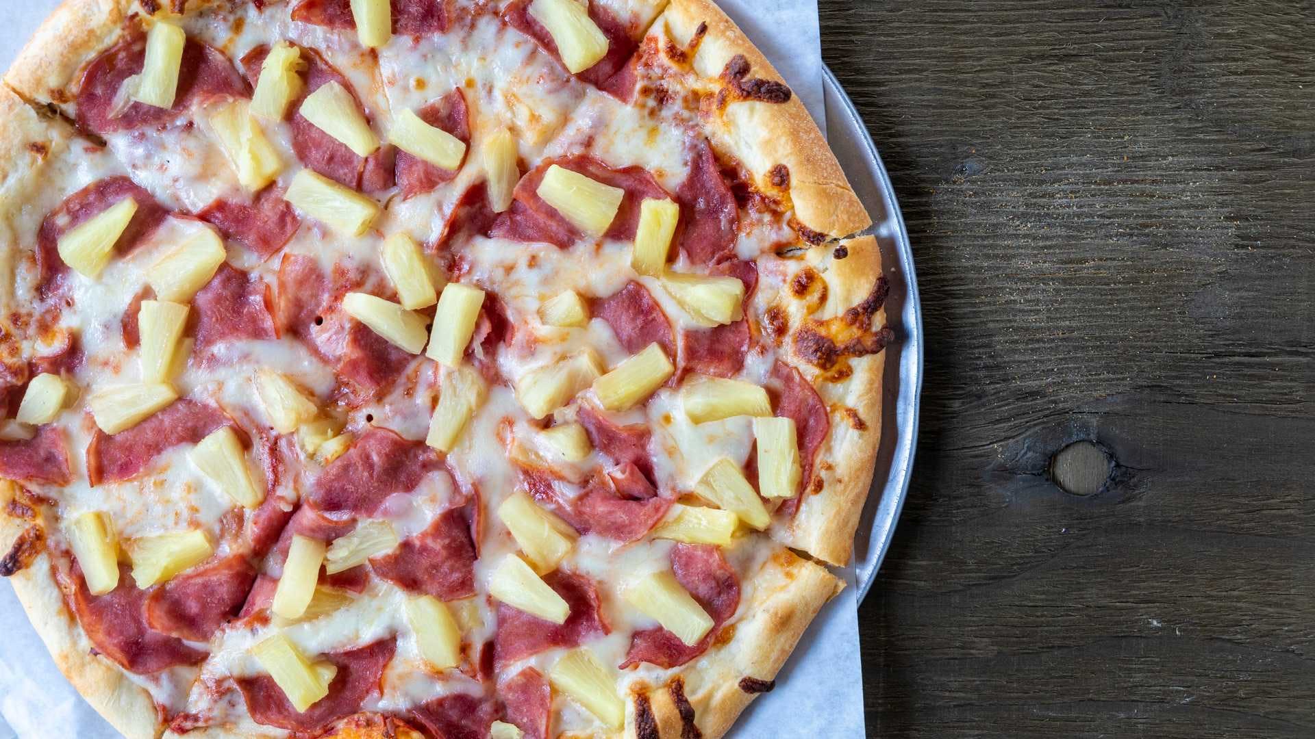 Order Hawaiian Pizza - Small 10'' food online from Giovannis Pizza store, San Jose on bringmethat.com