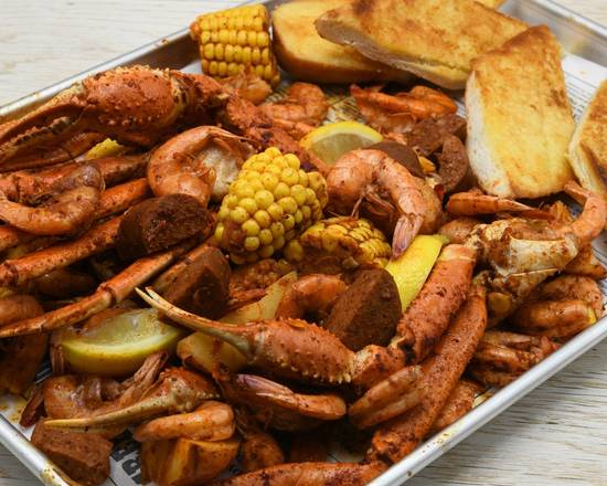 Order Crab and Shrimp Boil for One food online from Bubba Gump Shrimp Co. store, Universal City on bringmethat.com
