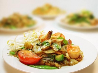 Order 402. Spicy Crazy Noodles food online from Siam Pasta Thai Cuisine store, Chicago on bringmethat.com