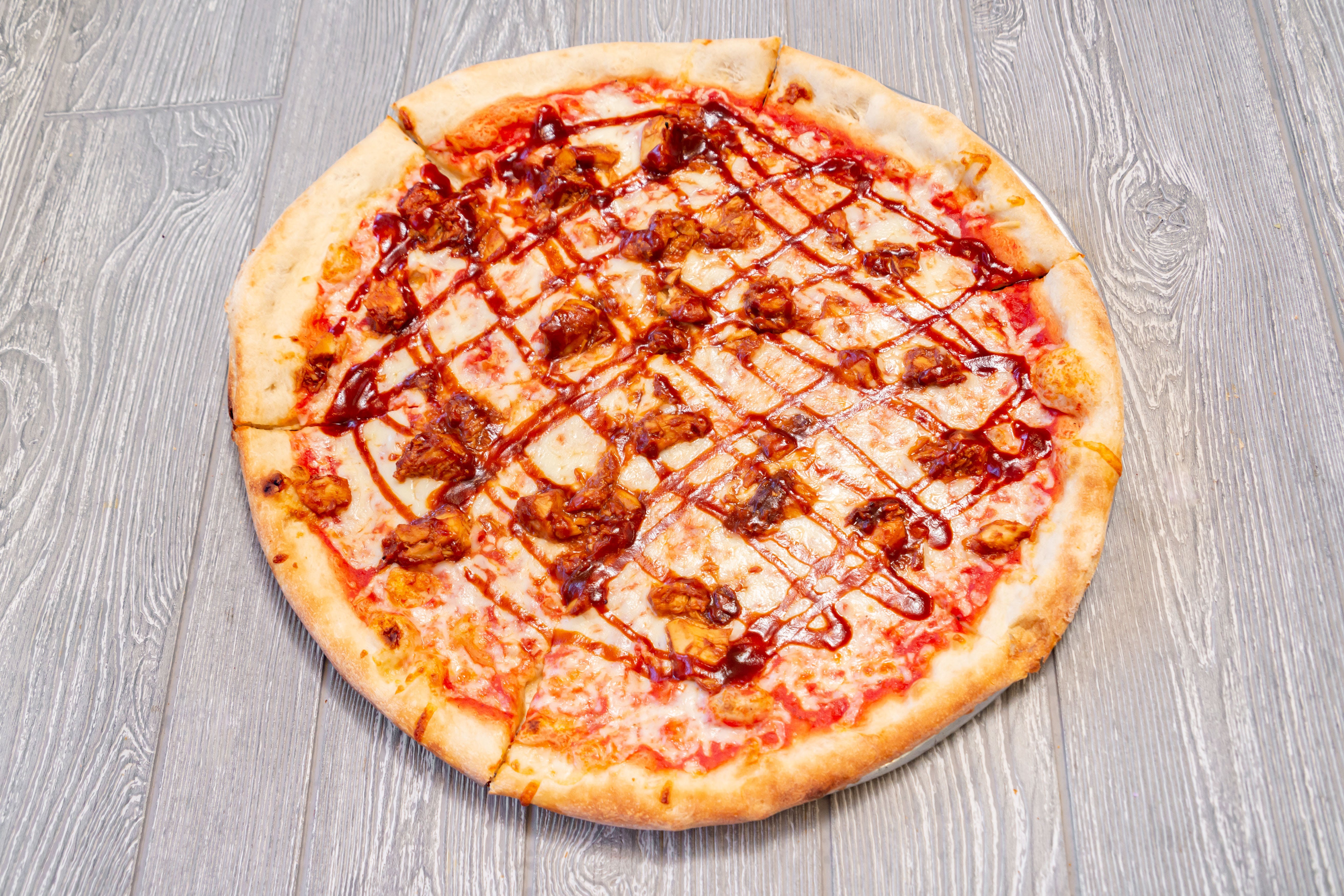Order BBQ Chicken Pizza - Medium 14" food online from Gianni Pizza store, Wilmington on bringmethat.com