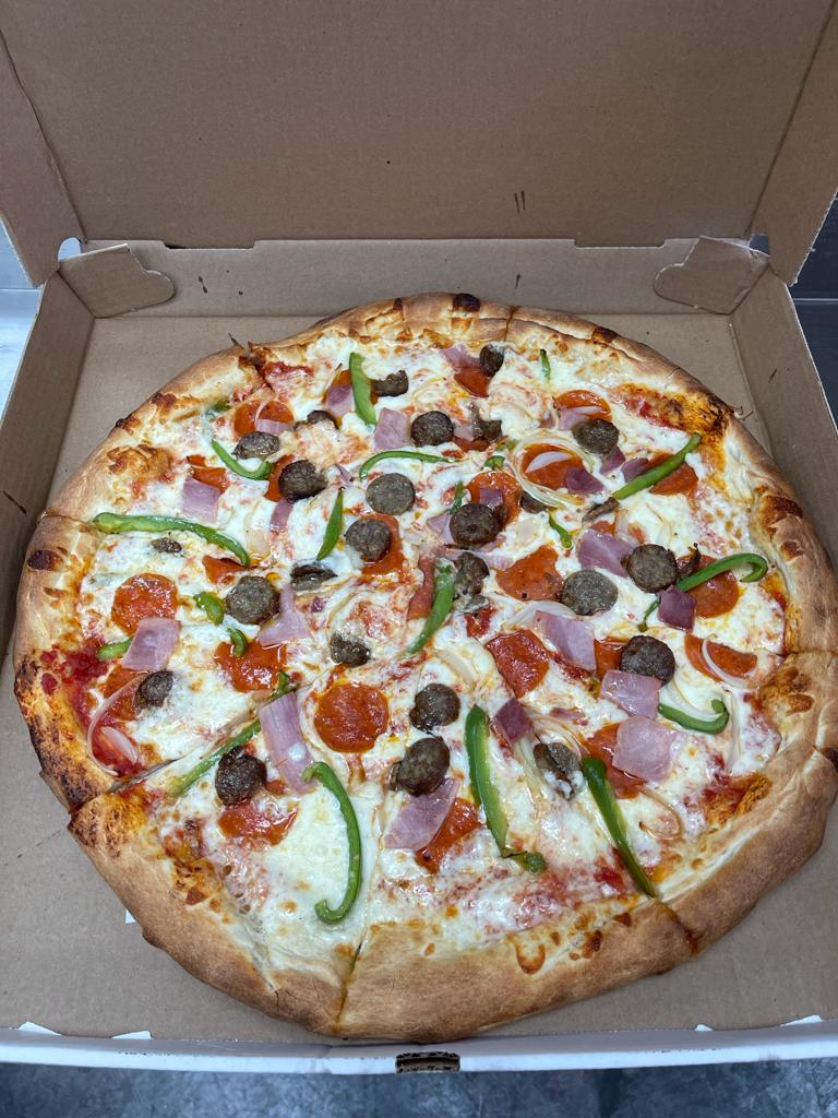 Order Deluxe Pizza food online from Mona Lisa Pizzeria & Sub Shop store, Coral Gables on bringmethat.com
