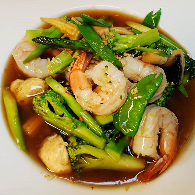 Order H06. Shrimp Delight food online from Sri Siam Authentic Thai Restaurant store, Morton Grove on bringmethat.com