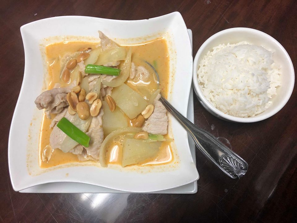 Order Massaman Curry food online from Circles Thai Collingswood store, Collingswood on bringmethat.com