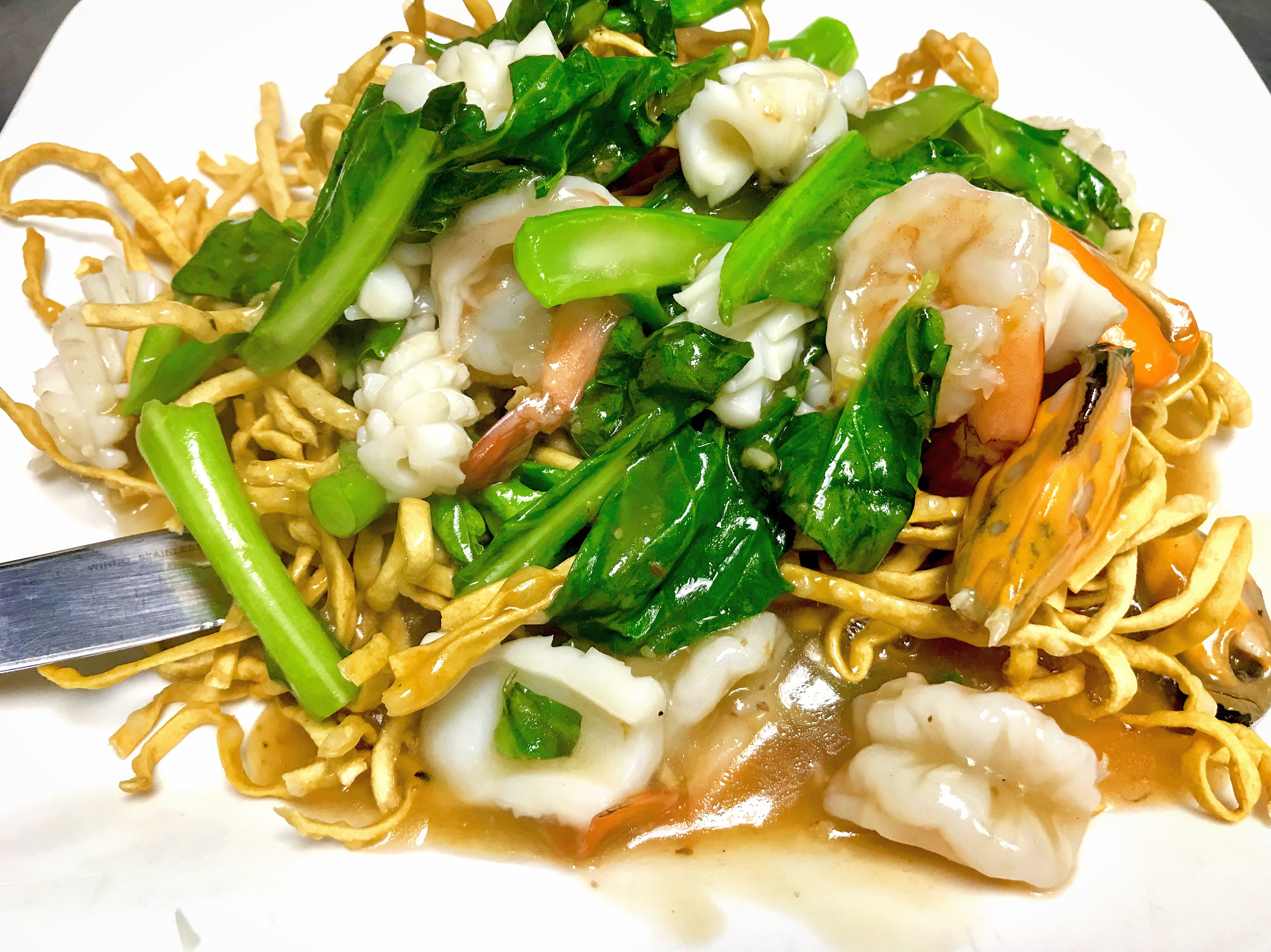 Order Seafood Crispy Noodles food online from Vera Thai Restaurant store, Sunnyside on bringmethat.com