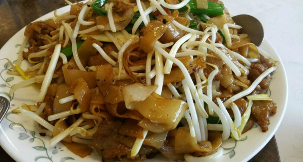 Order L2. Beef Dry Chow Fun food online from Hakka Restaurant store, San Francisco on bringmethat.com