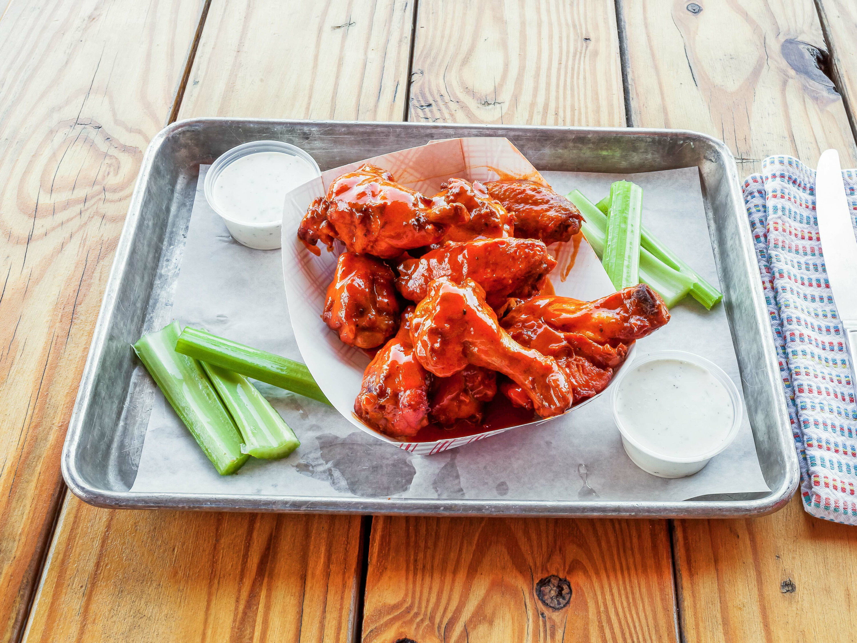 Order Hot Wings food online from Firehouse Que & Brew store, Fallbrook on bringmethat.com