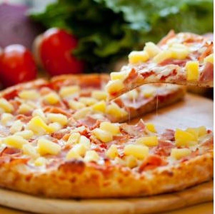 Order Hawaiian Pizza - Small (6 Slices) food online from Sabrossa Pizza store, Los Angeles on bringmethat.com