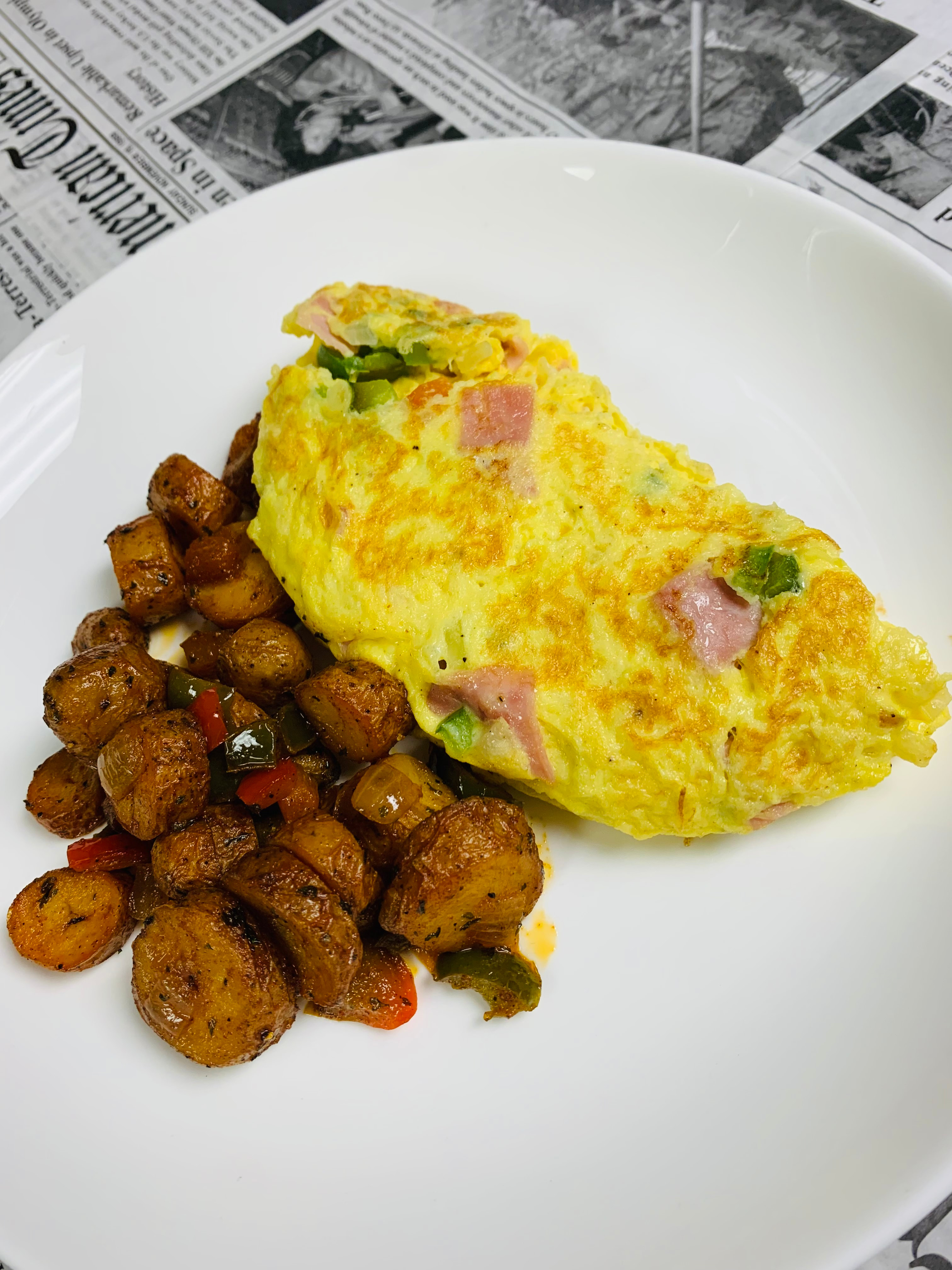 Order Western Omelet food online from My Belly's Playlist store, New York on bringmethat.com