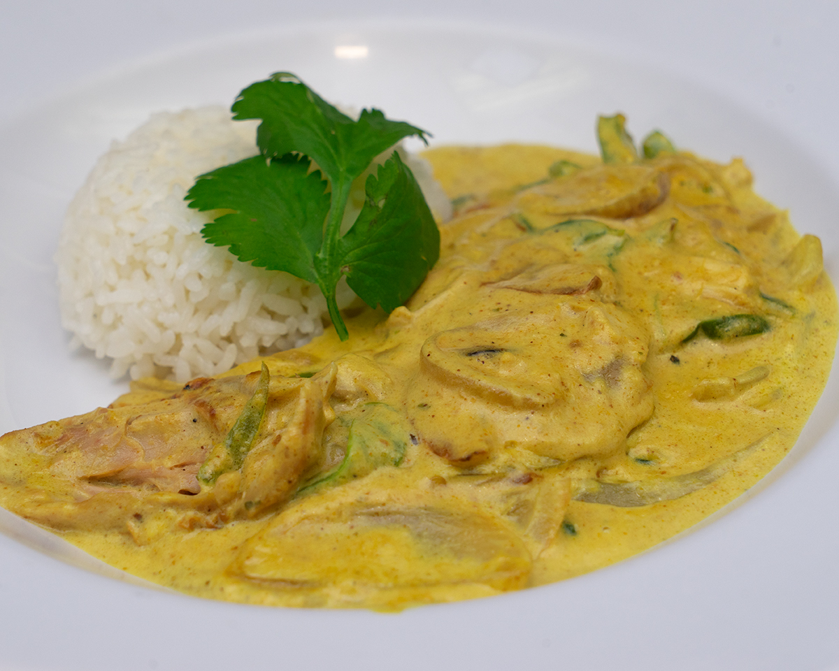 Order Chicken Curry food online from Big Z Family Restaurant store, Simi Valley on bringmethat.com