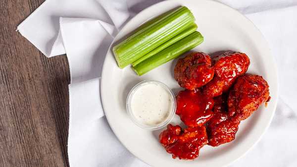Order Boneless Wings (6 Pieces) food online from Round Table Pizza - San Leandro store, San Leandro on bringmethat.com