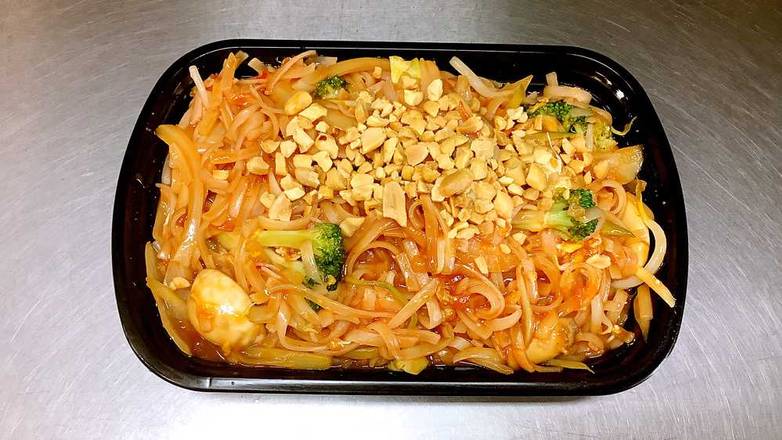 Order Pad Thai with Vegetable 菜泰式炒河粉 food online from China Dragon store, Anoka on bringmethat.com