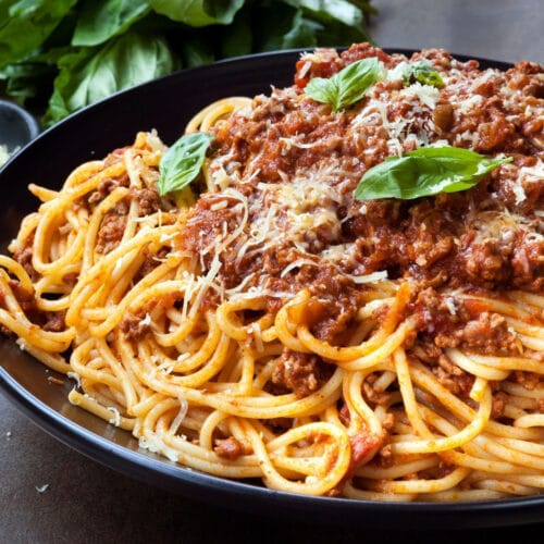 Order Spaghetti Bolognese food online from Sunset Grill store, Los Angeles on bringmethat.com