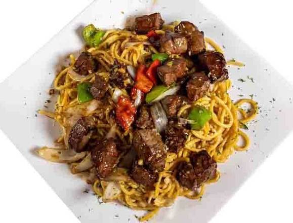 Order 33. Garlic Noodles with Filet Mignon Steak food online from Pho Tung & Cafe store, Lake Forest on bringmethat.com
