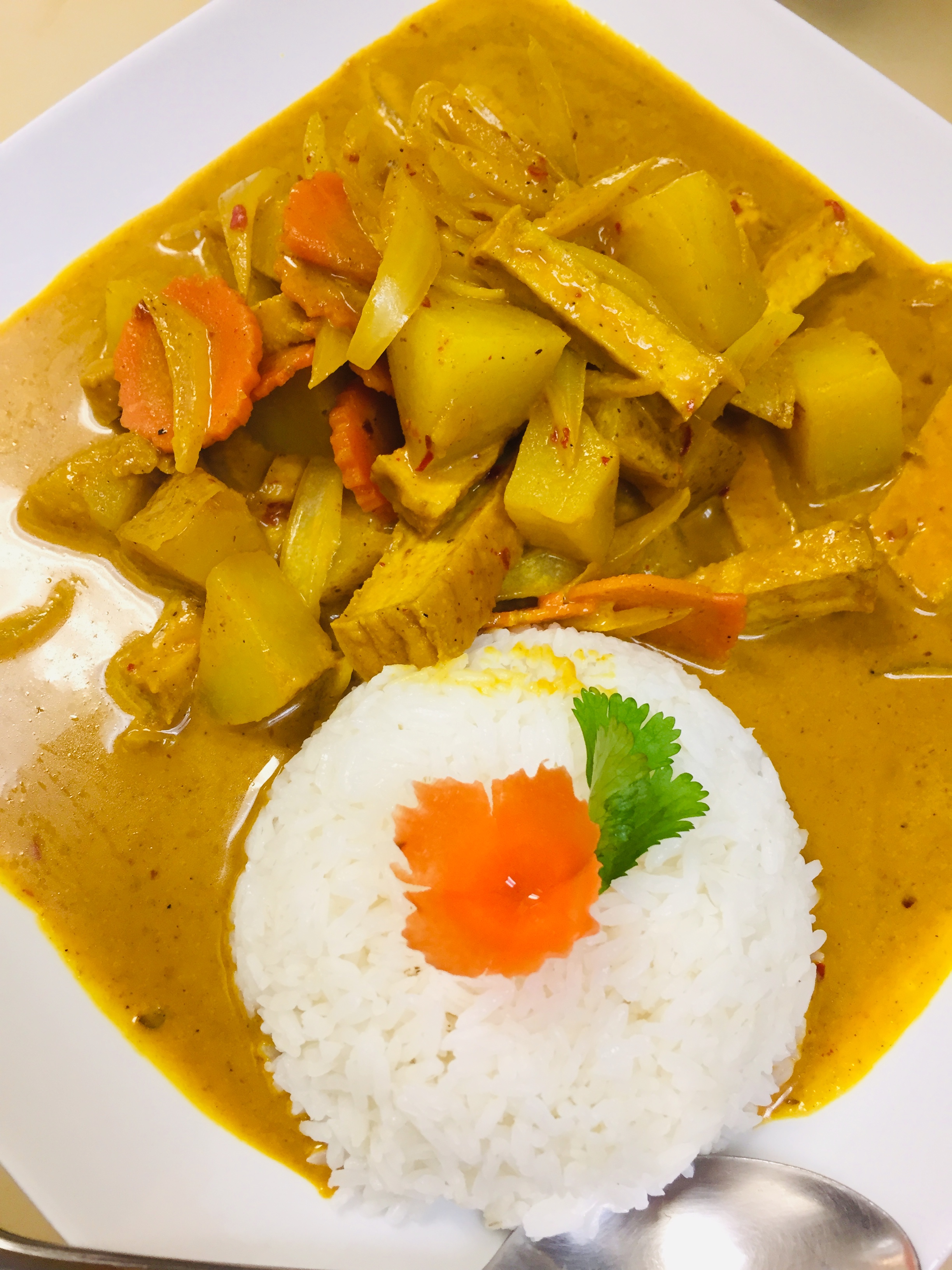 Order 5. Yellow Curry food online from Jewel of Siam Restaurant store, Orland Park on bringmethat.com