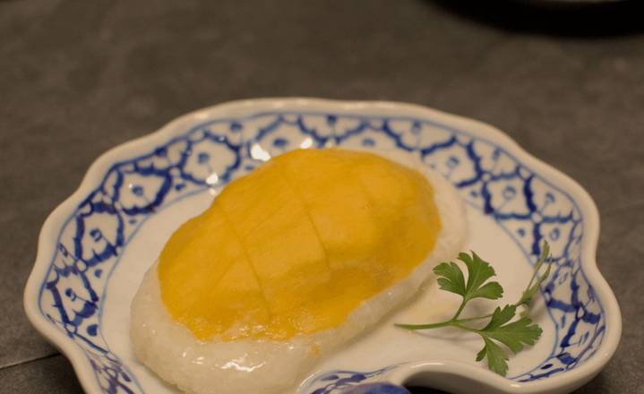 Order Sweet Sticky Rice with Mango food online from Thai Ocha store, Denton on bringmethat.com