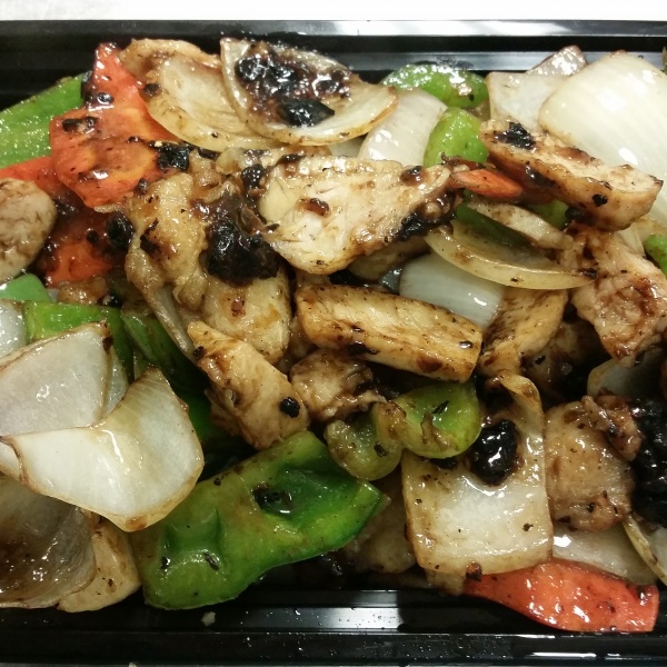 Order Chicken with Black Bean Sauce  Entree food online from Hong Kong Delights store, Oakland on bringmethat.com
