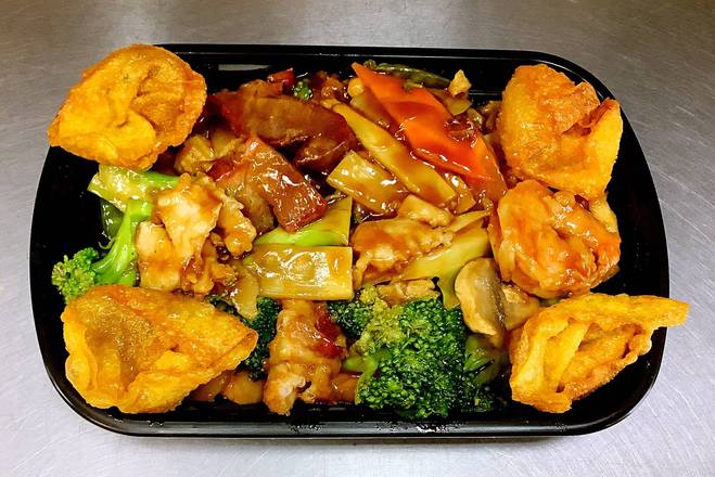 Order S16.Subgum Wonton  什锦云吞 food online from China Dragon store, Anoka on bringmethat.com