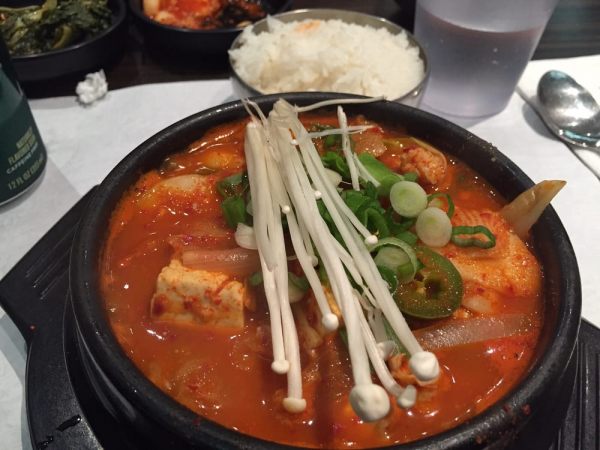 Order Kimchi Stew (김치찌개) food online from Yangji Gamjatang store, Los Angeles on bringmethat.com