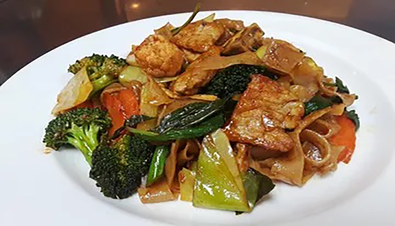 Order C17. Drunken Noodle food online from Thai Food Owensboro store, Owensboro on bringmethat.com